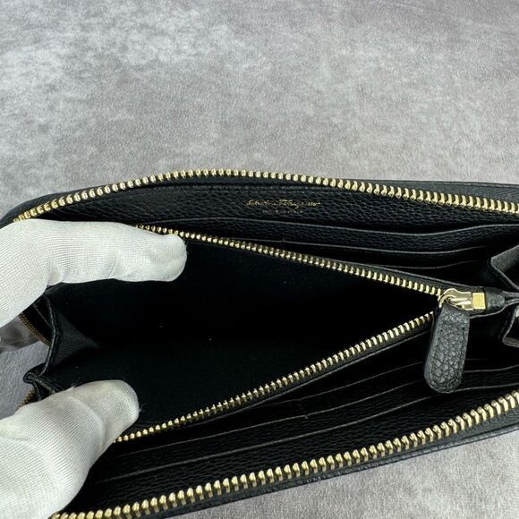 Salvatore Ferragamo Gancini City Zip Black Leather Wallet - Picture 9 of 11